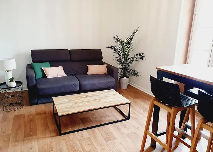 - * La Rochelle (Charente-Maritime)