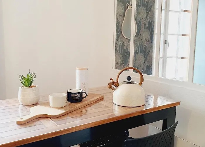 - * La Rochelle (Charente-Maritime)